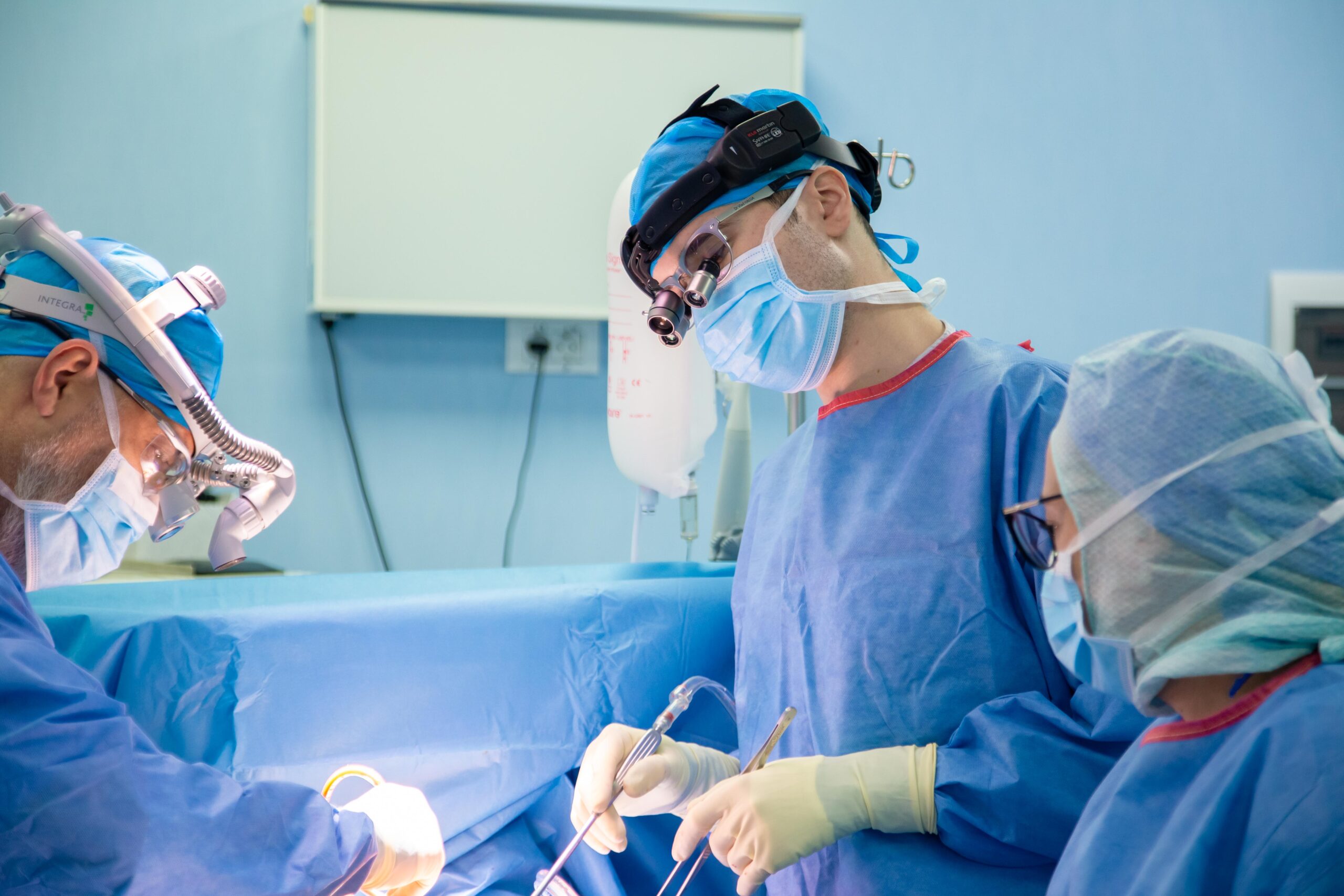 Dr. Vlad Halga, operatie de protezare aortica